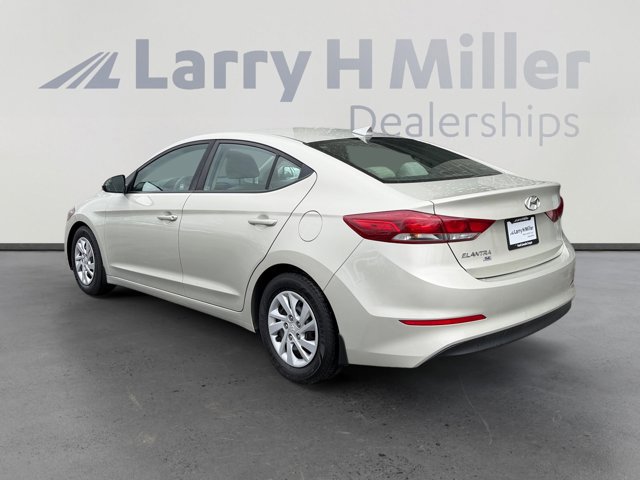 Used 2017 Hyundai Elantra SE image 3