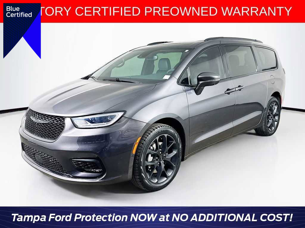 Used 2022 Chrysler Pacifica Limited w/ Uconnect Theater Family Group