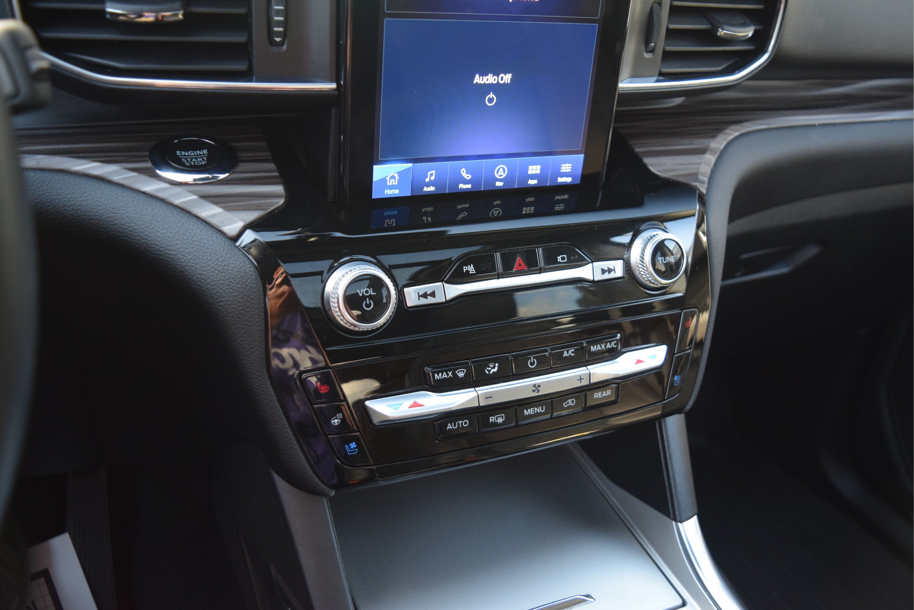 Certified 2023 Ford Explorer Limited w/ Limited Technology Package AWD/4WD image 17