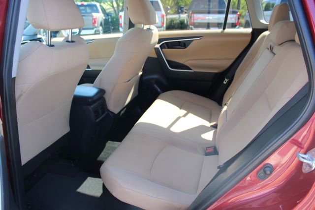 Used 2019 Toyota RAV4 LE w/ Carpet Mat Package AWD/4WD image 8