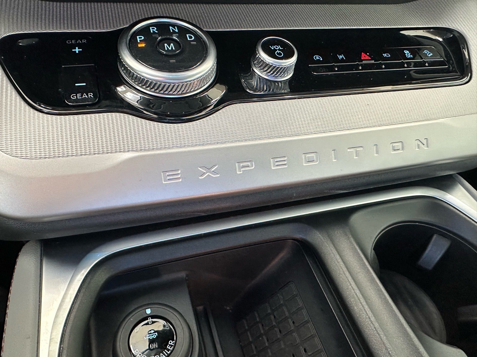 Certified 2025 Ford Expedition Active AWD/4WD image 36
