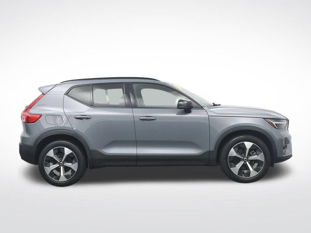 Used 2023 Volvo XC40 B4 Ultimate FWD image 4
