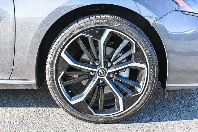 Used 2025 Nissan Altima 2.5 SR FWD image 13