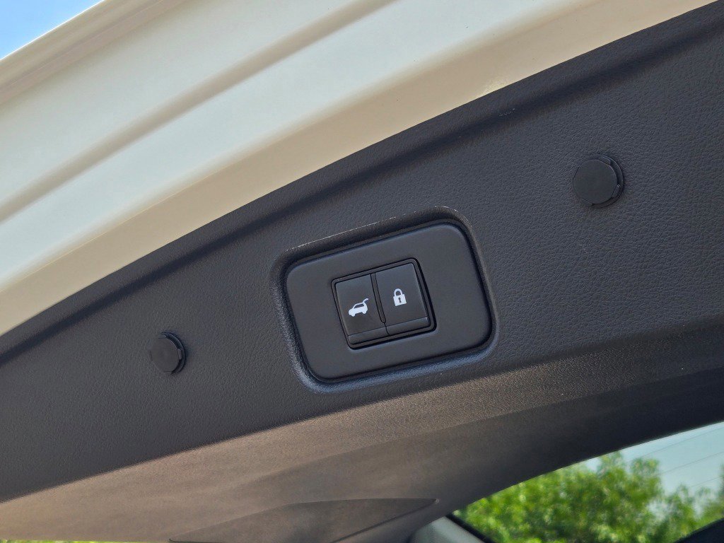 Used 2024 Nissan Pathfinder Platinum image 15