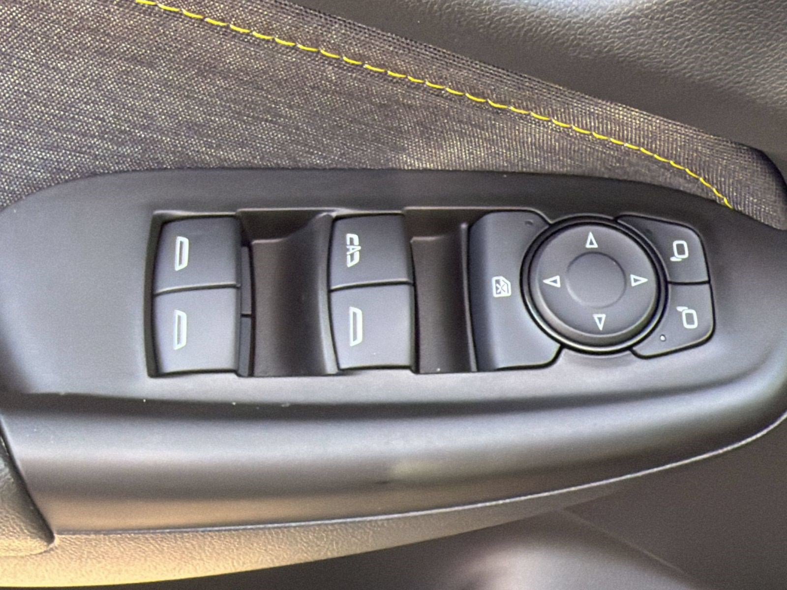 Used 2025 Chevrolet TrailBlazer ACTIV w/ Convenience Package FWD image 14