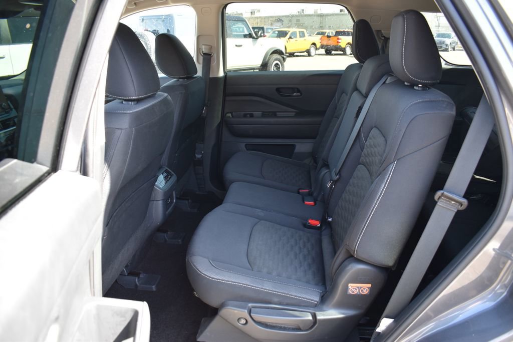 Used 2024 Nissan Pathfinder SV image 10
