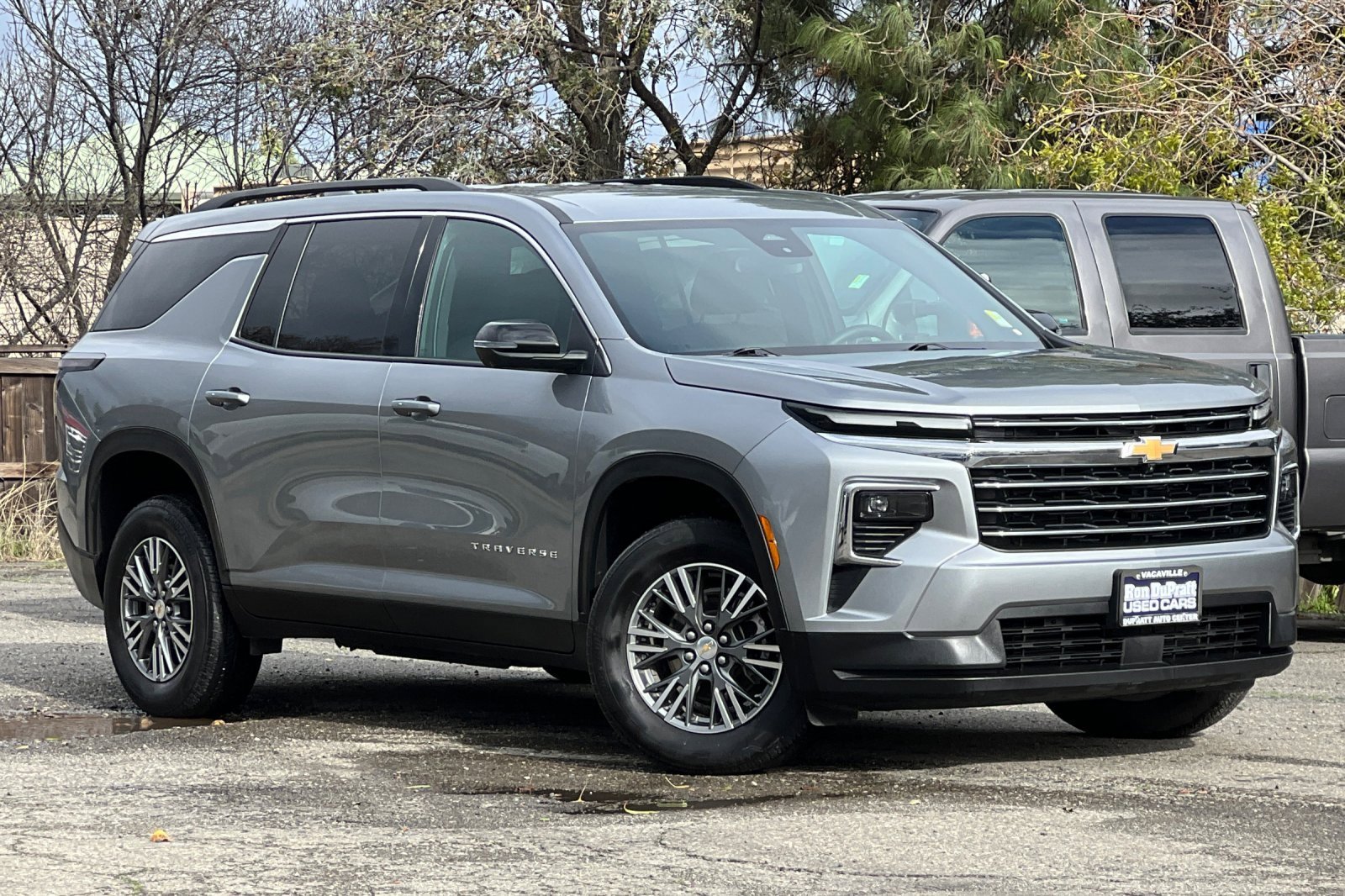 Used 2024 Chevrolet Traverse LT image 2