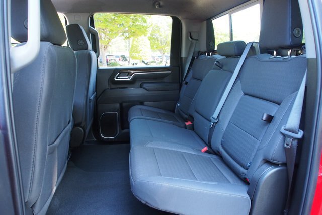 Used 2025 GMC Sierra 2500 SLE w/ Preferred Package AWD/4WD image 18