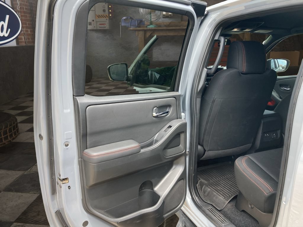 Used 2023 Nissan Frontier PRO-4X w/ Pro Convenience Package AWD/4WD image 17
