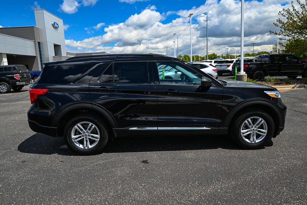 Certified 2024 Ford Explorer XLT w/ Equipment Group 202A AWD/4WD image 3