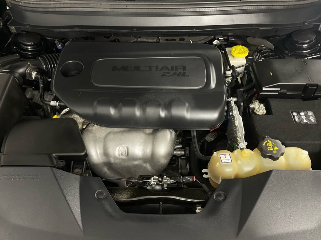 Used 2019 Jeep Cherokee Latitude w/ Popular Appearance Group image 9