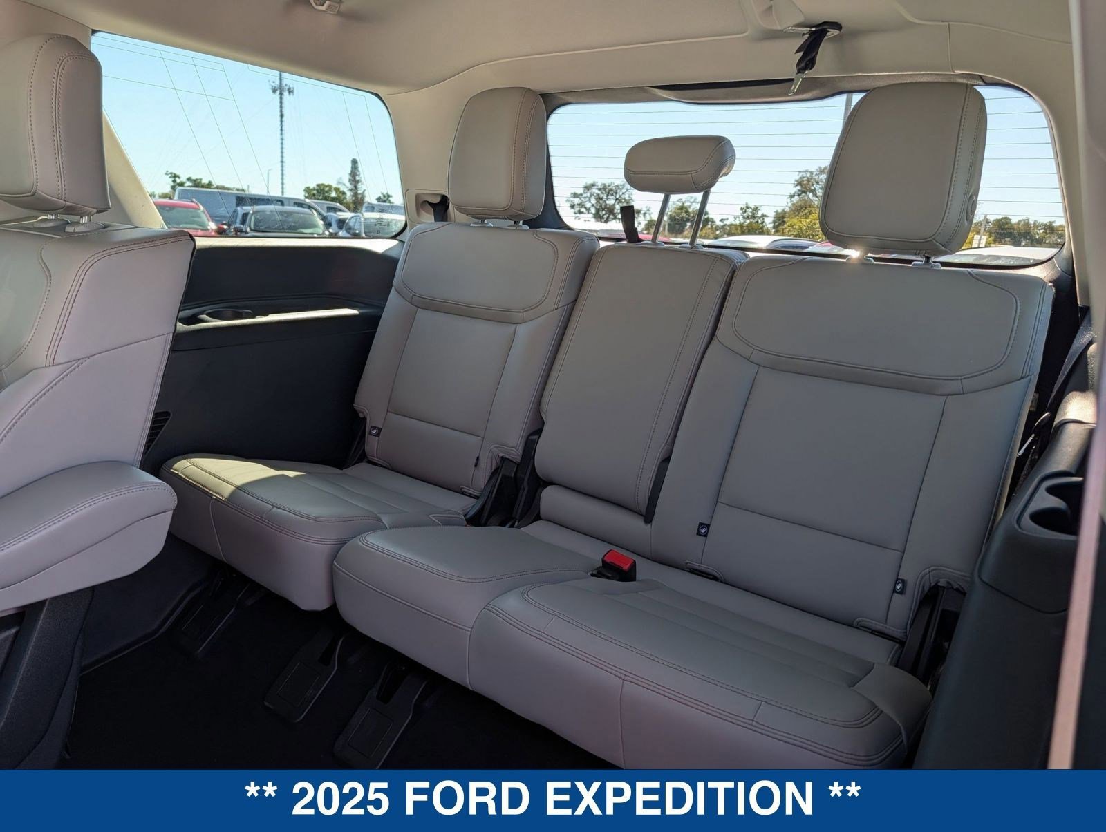 Certified 2025 Ford Expedition Active image 19