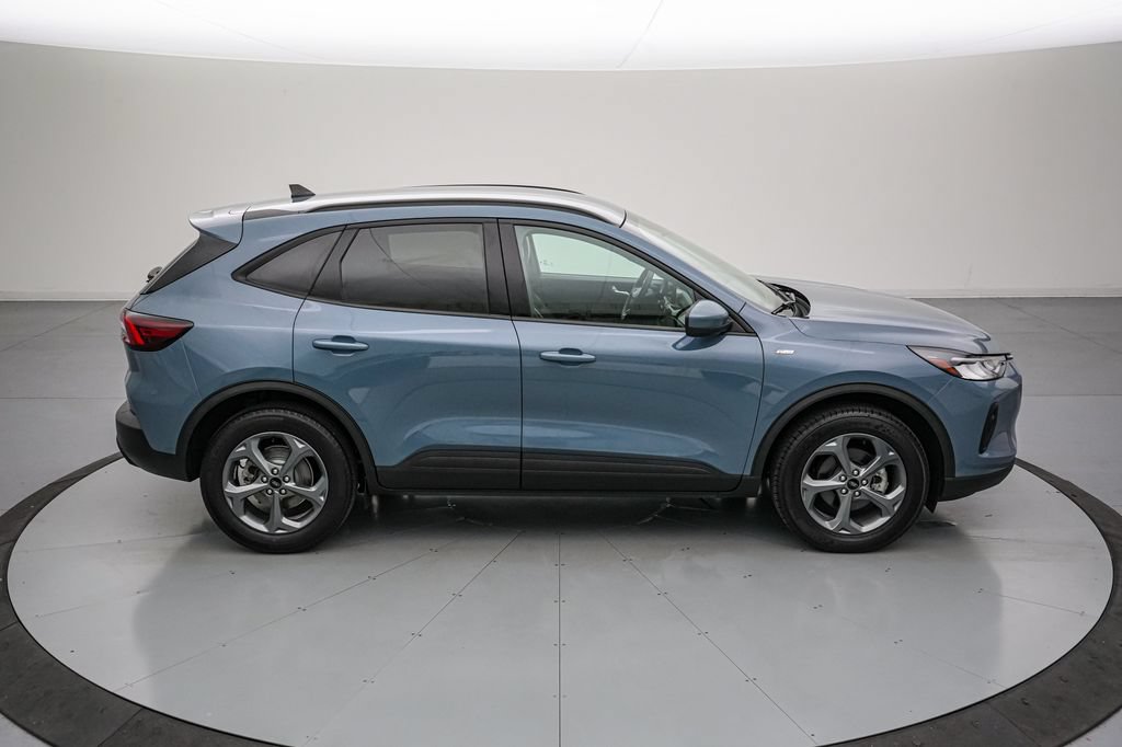 Certified 2025 Ford Escape ST-Line Select AWD/4WD image 3