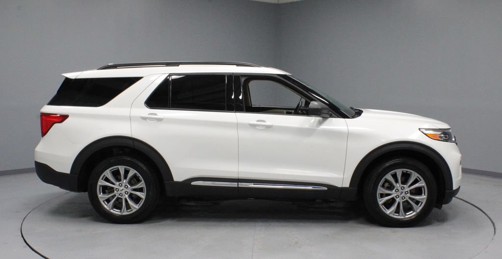 Certified 2023 Ford Explorer XLT w/ Equipment Group 202A AWD/4WD image 11