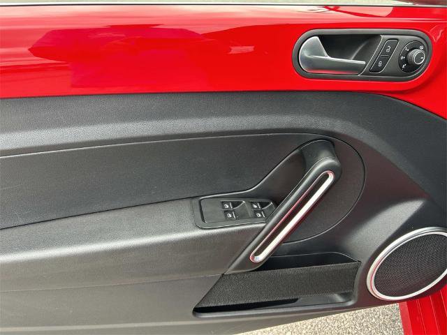 Used 2018 Volkswagen Beetle 2.0T S image 18