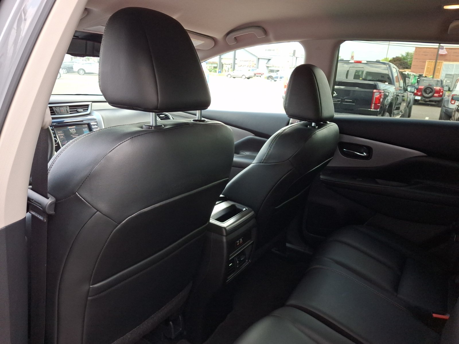 Used 2022 Nissan Murano SV w/ SV Midnight Edition Package FWD image 12