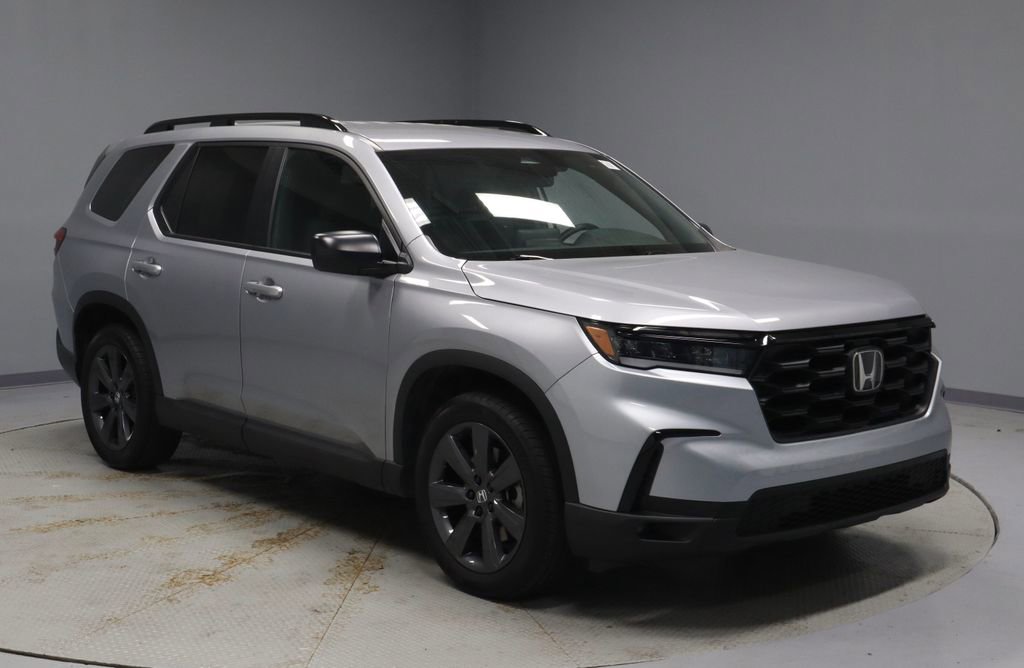 Used 2025 Honda Pilot Sport image 1