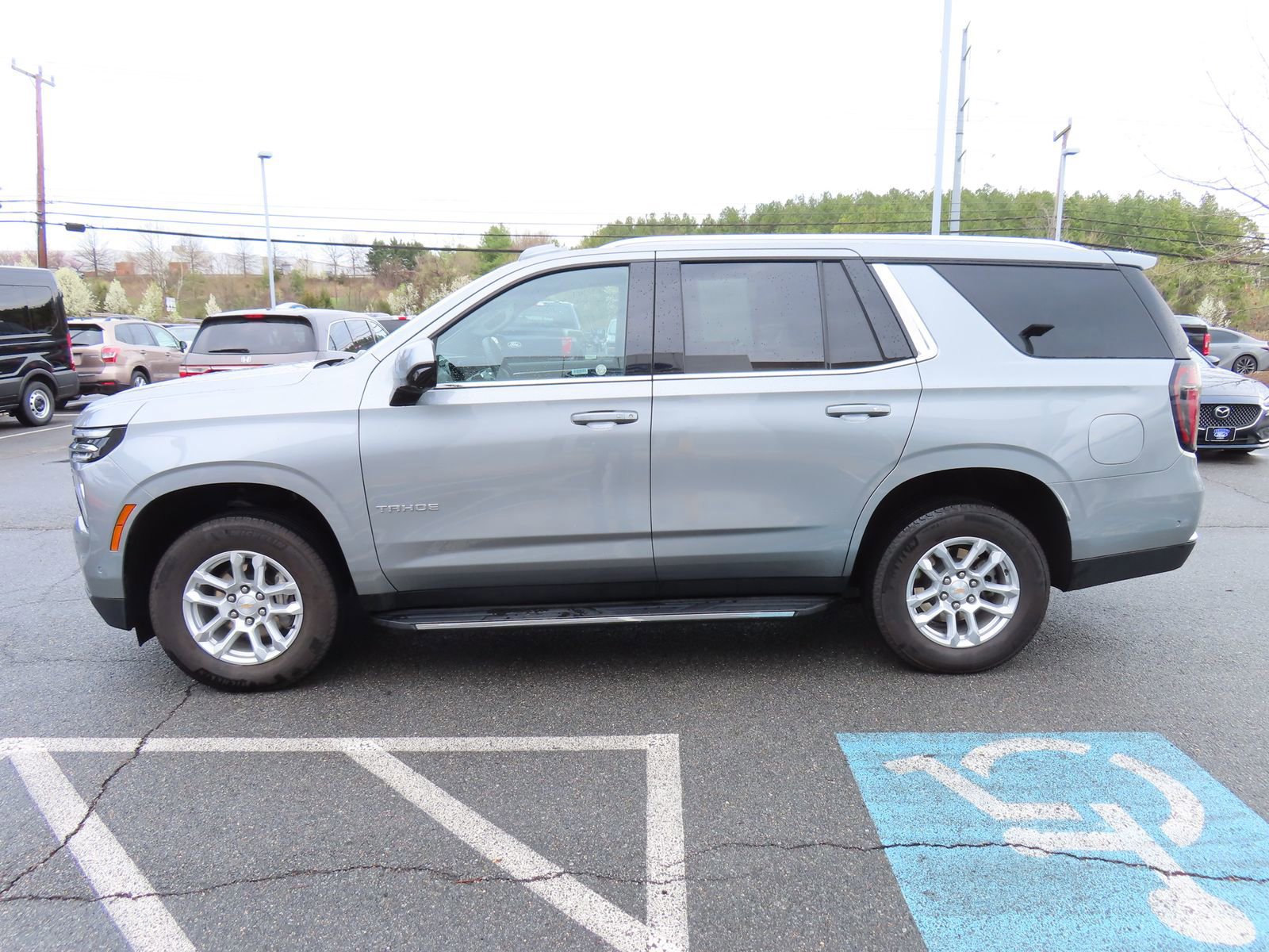 Used 2025 Chevrolet Tahoe LT image 3