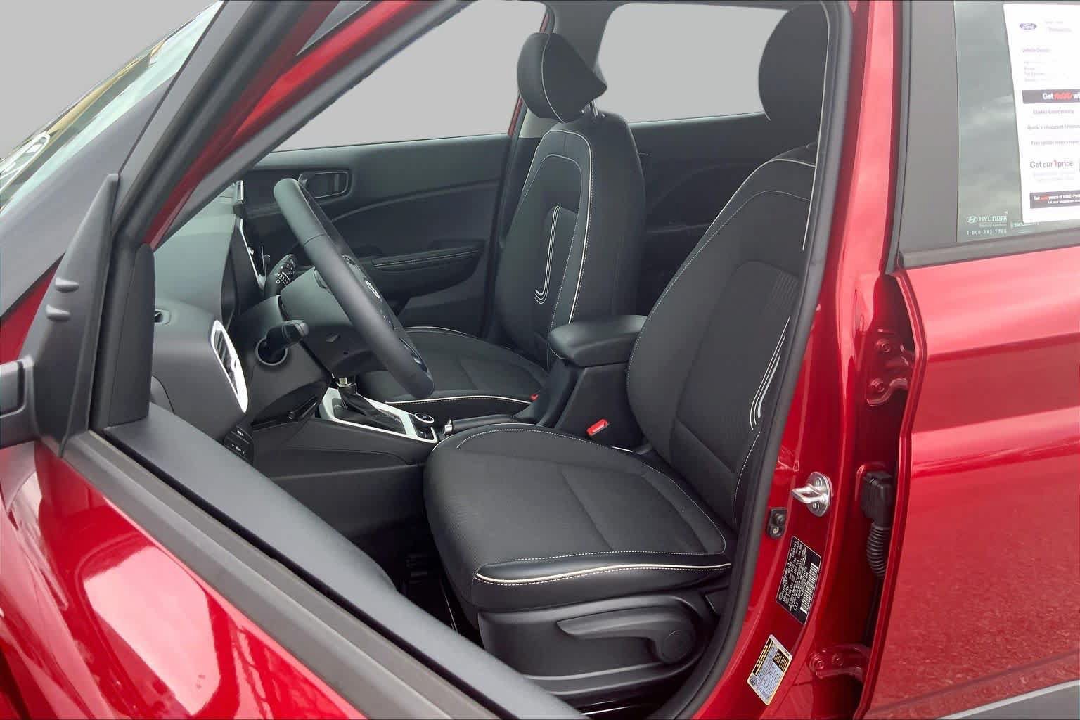 Used 2024 Hyundai Venue Limited FWD image 8