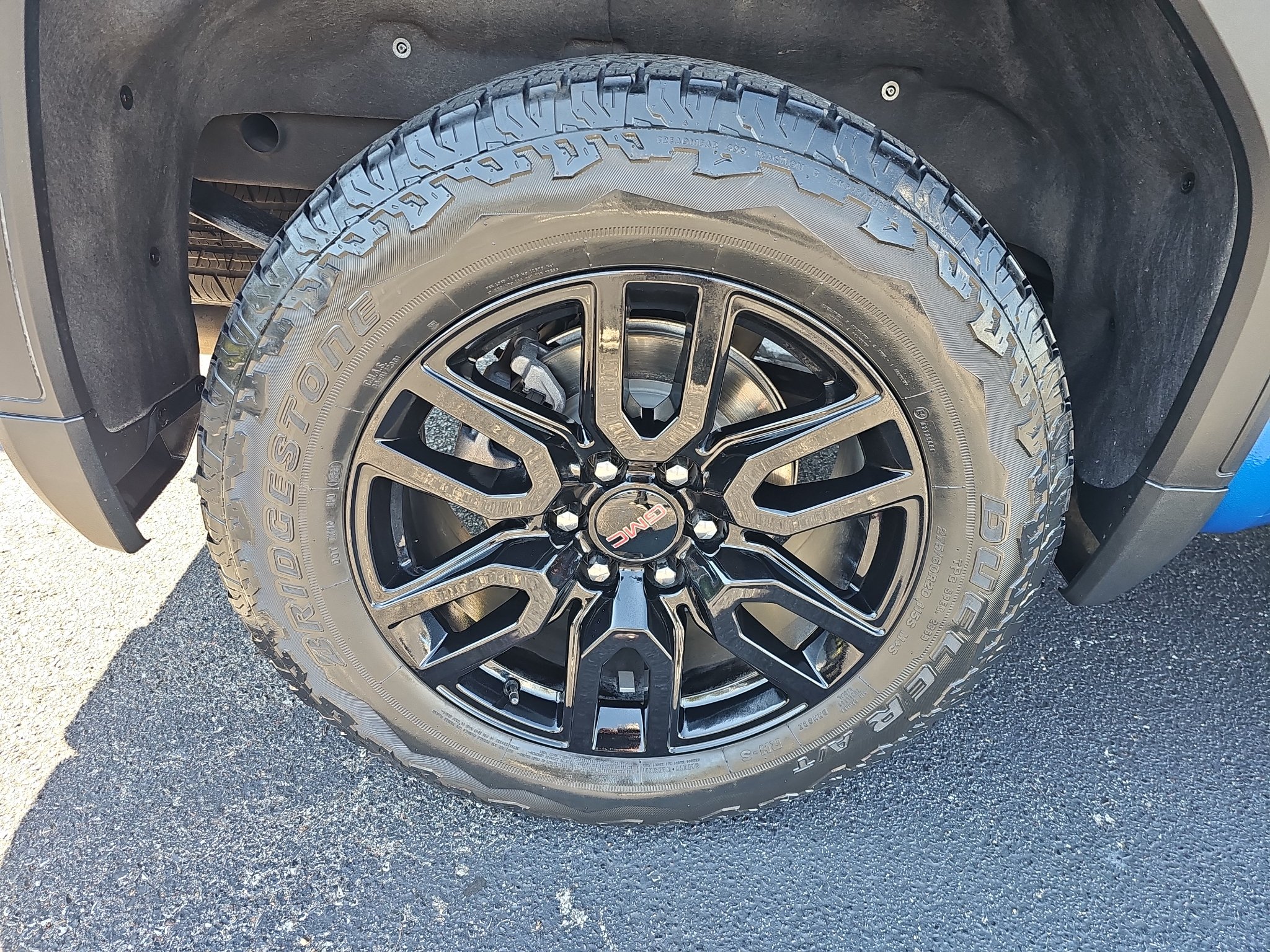 Used 2023 GMC Sierra 1500 Elevation w/ X31 Off-Road Package AWD/4WD image 9