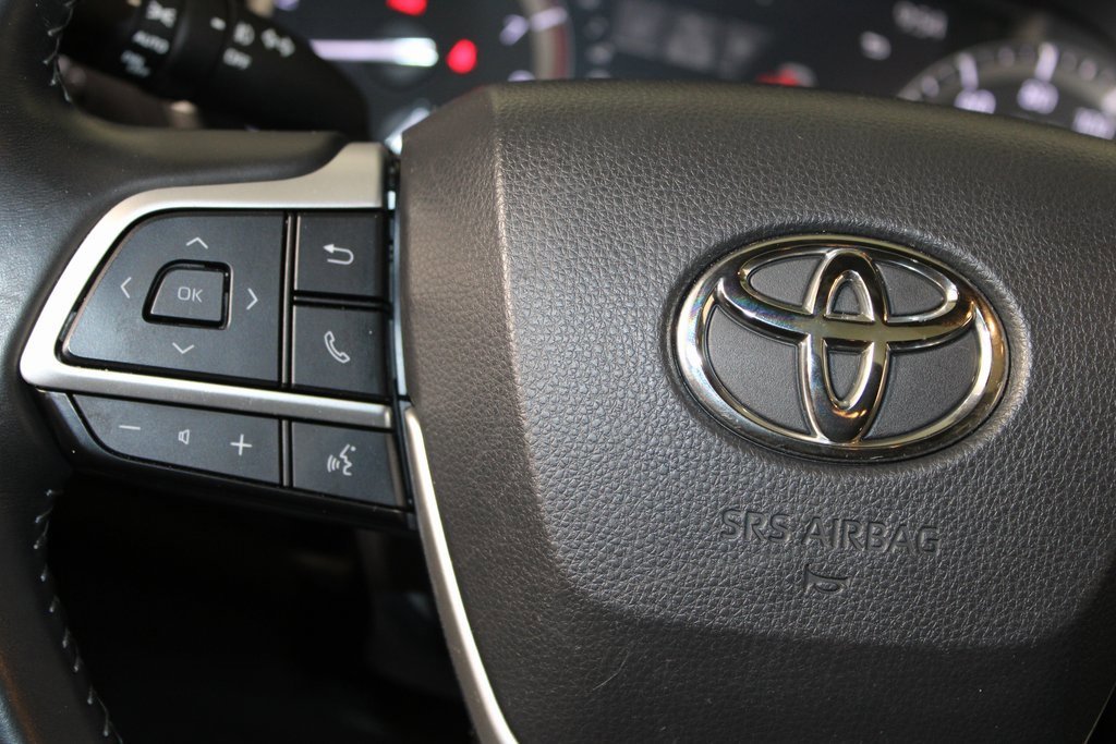 Used 2022 Toyota Highlander XSE image 16