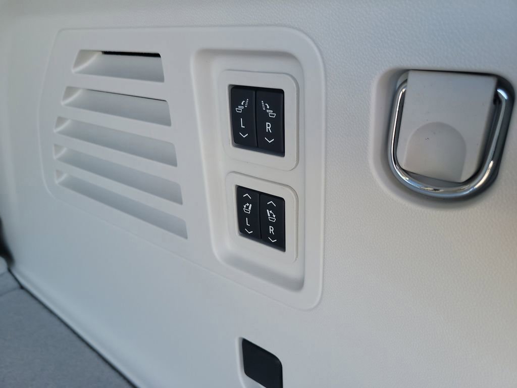 Used 2026 Buick Enclave Avenir w/ Super Cruise Package FWD image 9