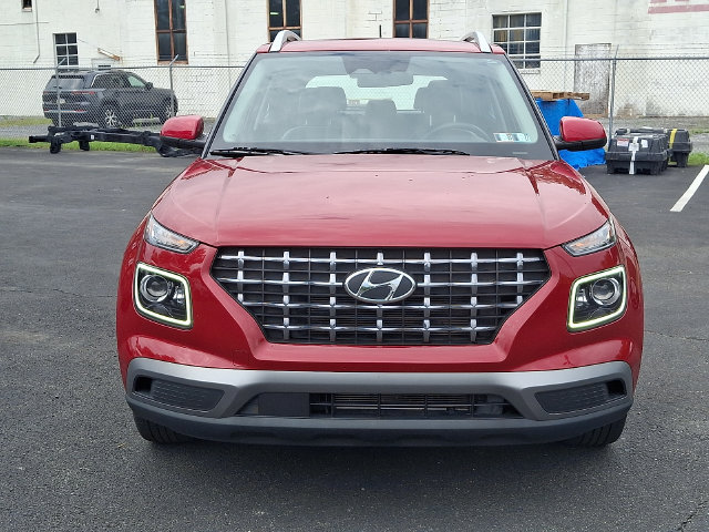 Used 2023 Hyundai Venue FWD image 3