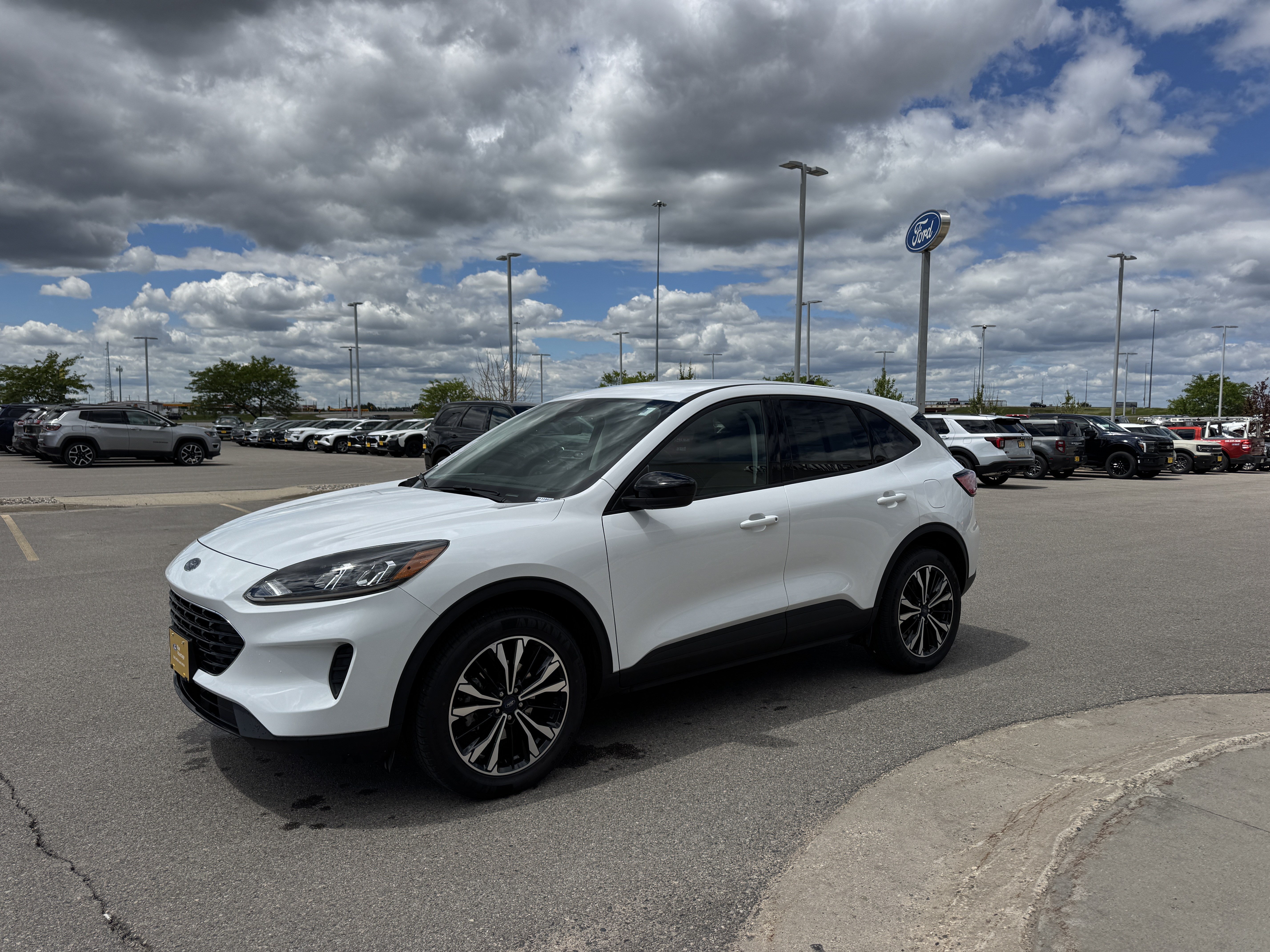 Certified 2022 Ford Escape SE w/ SE Sport Appearance Package AWD/4WD video 2