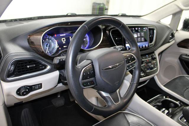 Used 2023 Chrysler Pacifica Limited FWD image 17