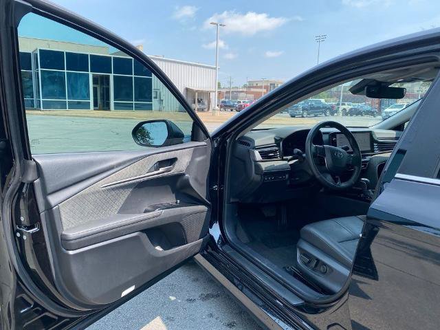 Used 2025 Toyota Camry XLE FWD image 10