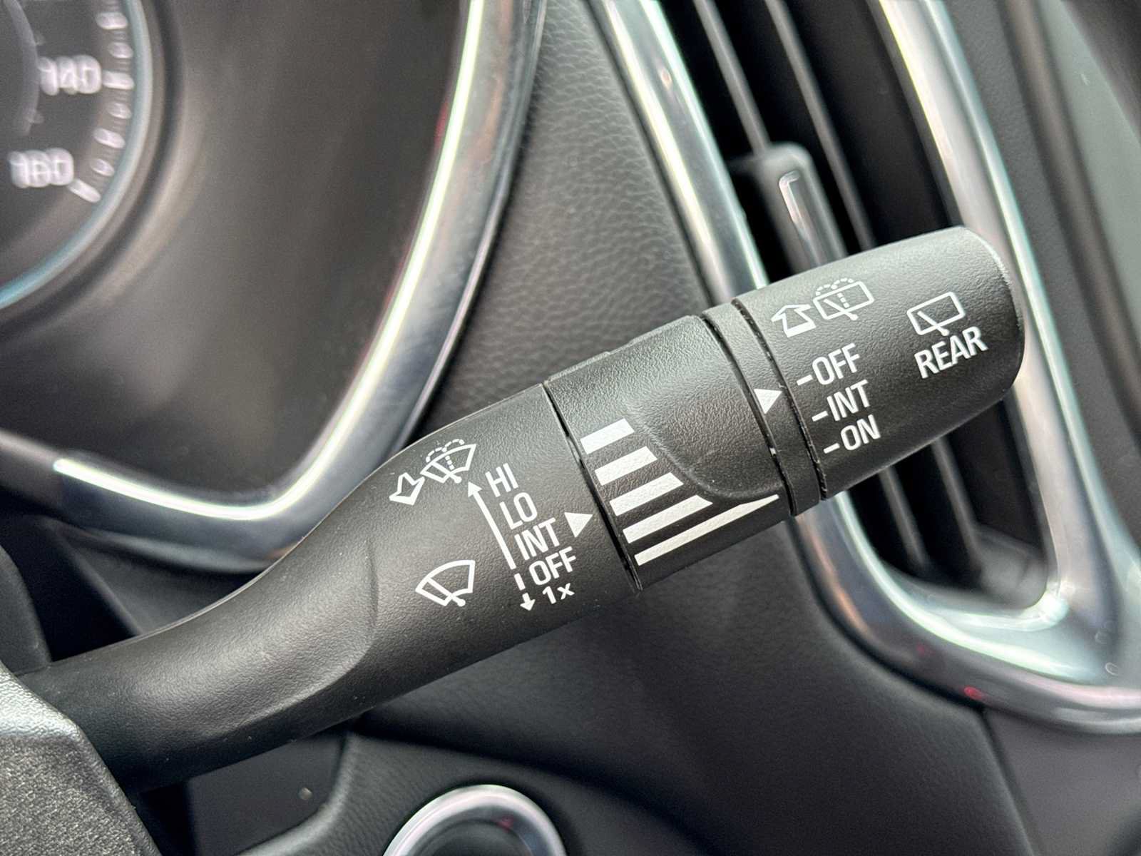 Used 2022 Chevrolet Equinox LT FWD image 24