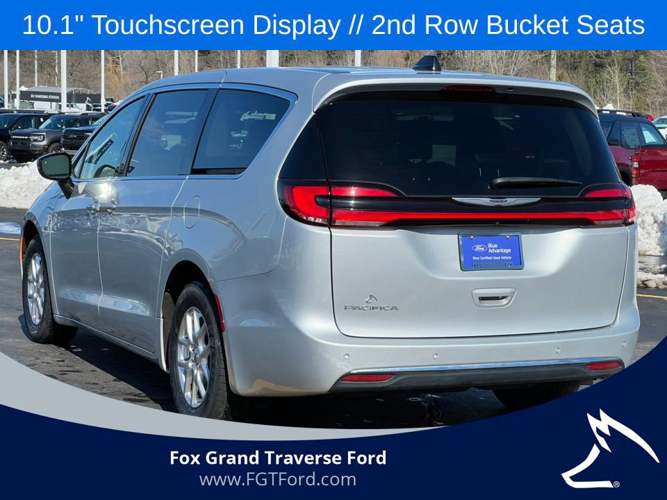 Used 2024 Chrysler Pacifica Touring-L image 4