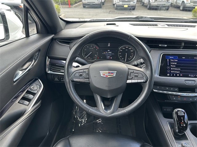 Used 2022 Cadillac XT4 Luxury w/ Cold Weather Package image 15