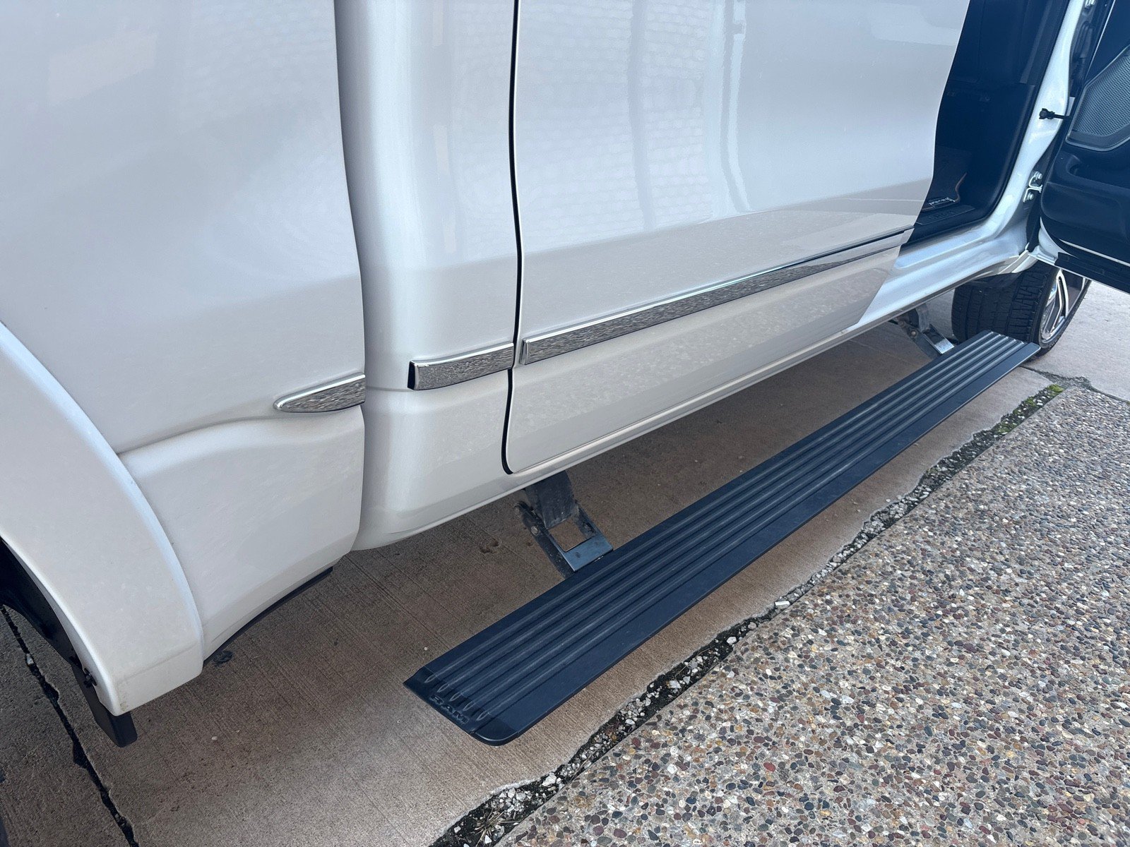 Used 2025 RAM 1500 Tungsten w/ Trailer Tow Group AWD/4WD image 11
