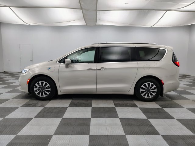 Used 2021 Chrysler Pacifica Touring-L w/ Uconnect Theater Family Group FWD image 8