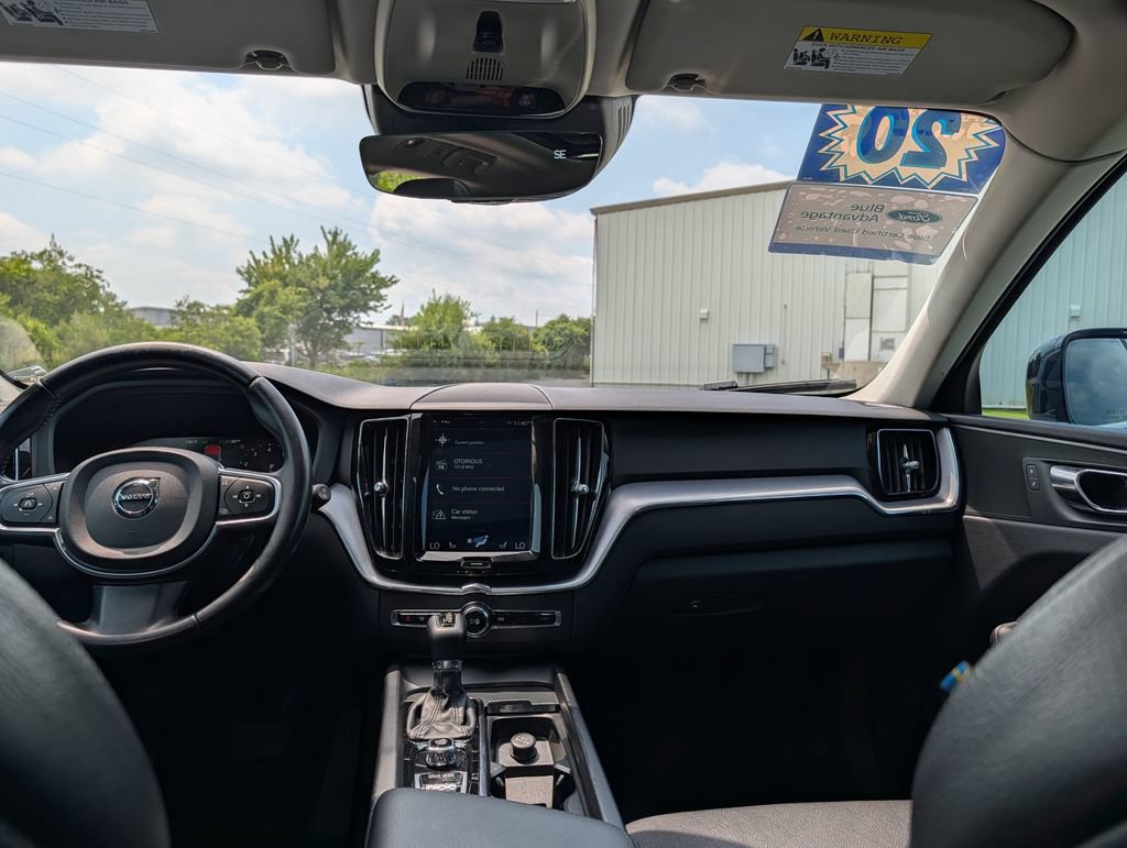 Used 2020 Volvo XC60 T6 Momentum AWD/4WD image 6