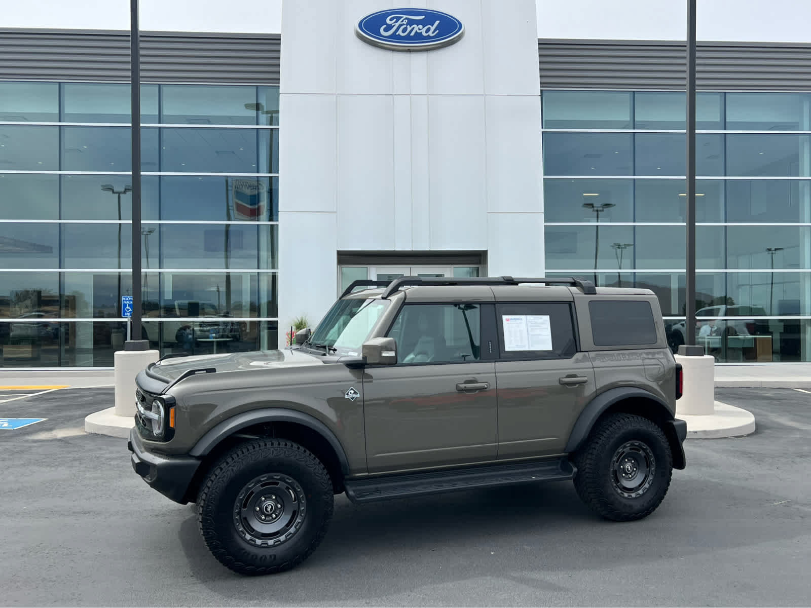 Certified 2025 Ford Bronco Outer Banks w/ Sasquatch Package