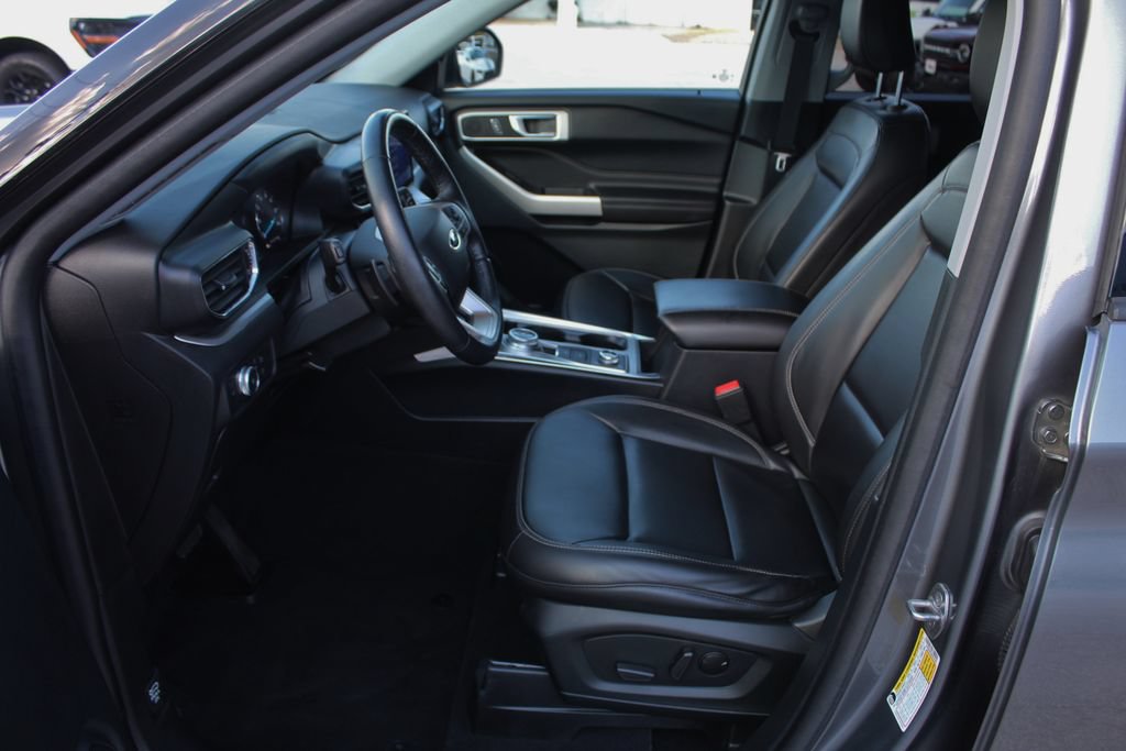 Certified 2021 Ford Explorer XLT w/ Equipment Group 202A AWD/4WD image 12