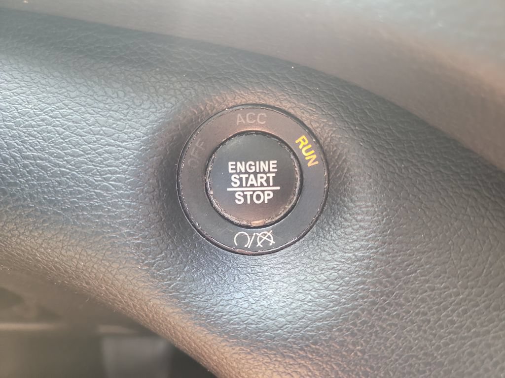 Used 2020 Jeep Cherokee Latitude Plus FWD image 23