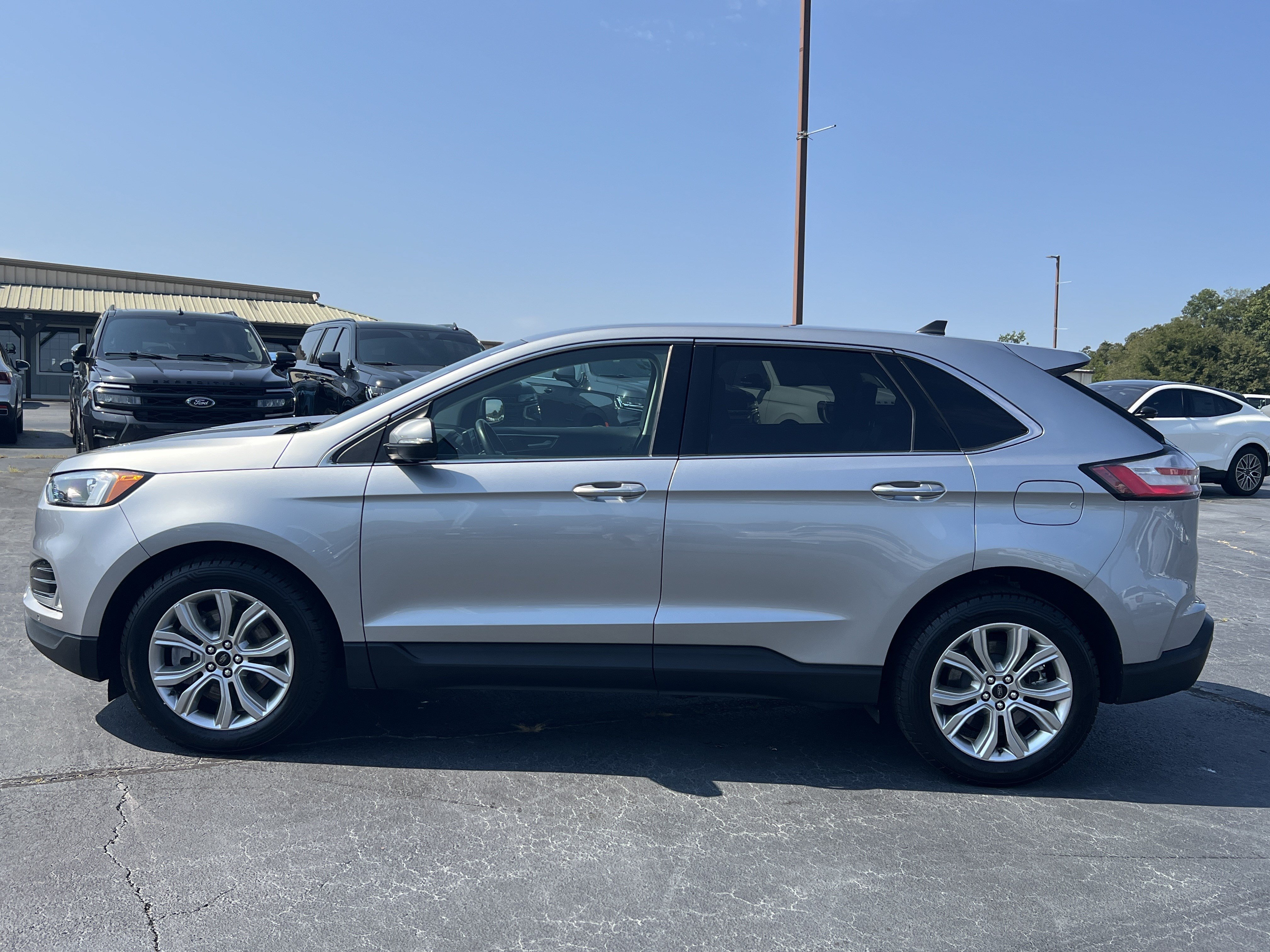 Certified 2024 Ford Edge Titanium AWD/4WD image 9
