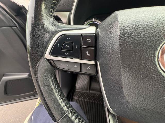 Used 2022 Toyota Highlander XLE AWD/4WD image 17
