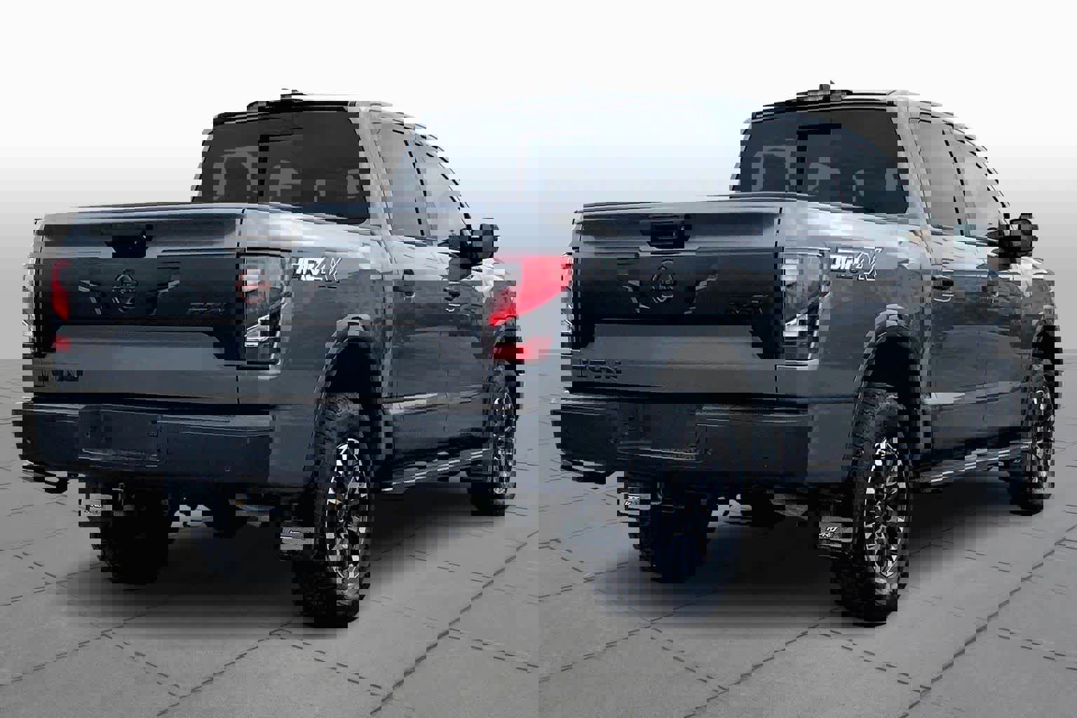 Used 2023 Nissan Titan PRO-4X w/ Pro-4x Convenience Package image 4