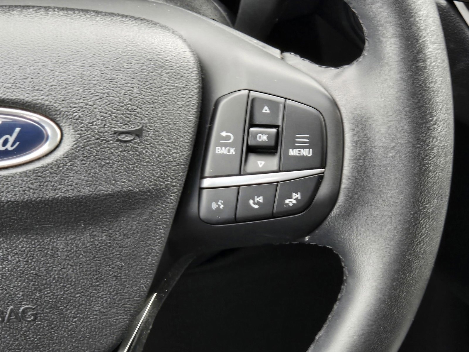 Certified 2022 Ford Escape SE w/ SE Sport Appearance Package image 17