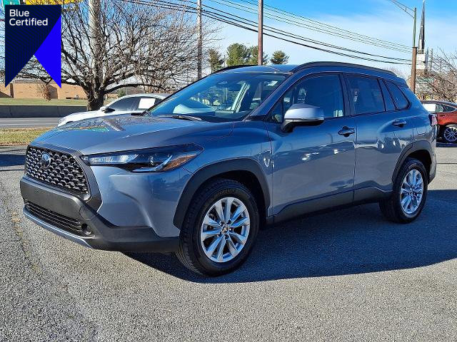 Used 2024 Toyota Corolla Cross LE image 1