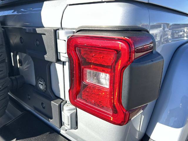 Used 2024 Jeep Wrangler Unlimited Rubicon AWD/4WD image 10