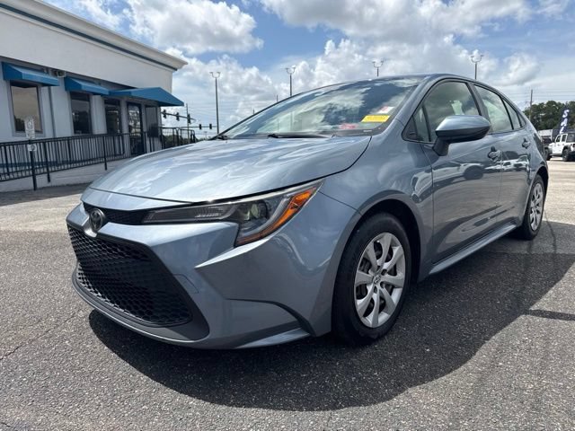 Used 2022 Toyota Corolla LE FWD image 3