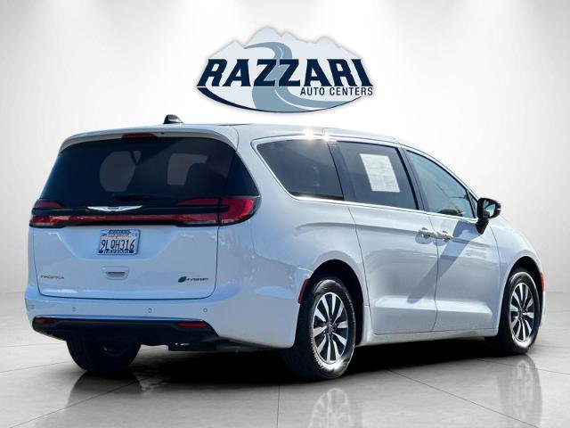 Used 2024 Chrysler Pacifica Limited FWD image 3