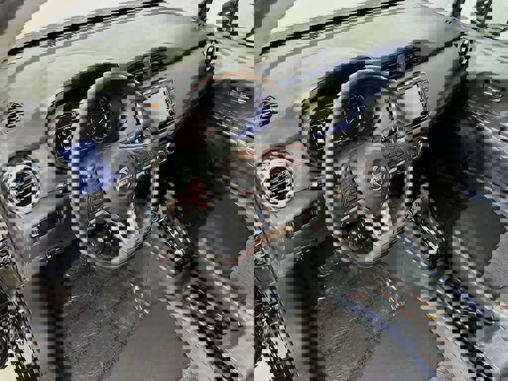 Used 2023 Nissan Versa SV image 9