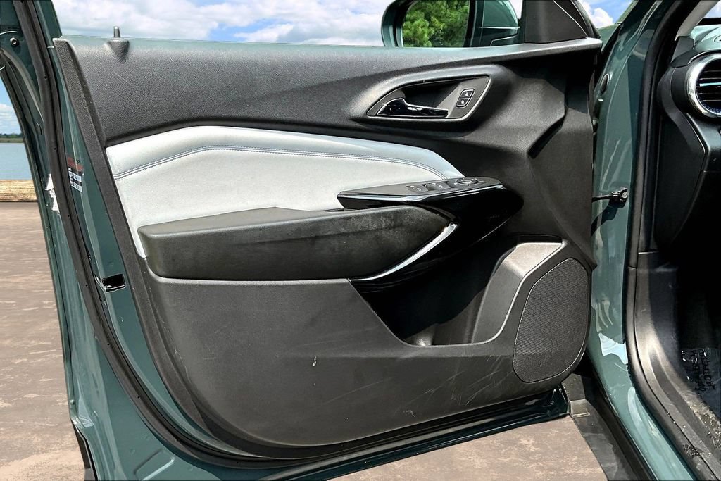 Used 2025 Chevrolet Trax LT FWD image 22