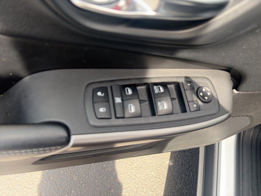 Used 2019 Jeep Cherokee Latitude Plus FWD image 32